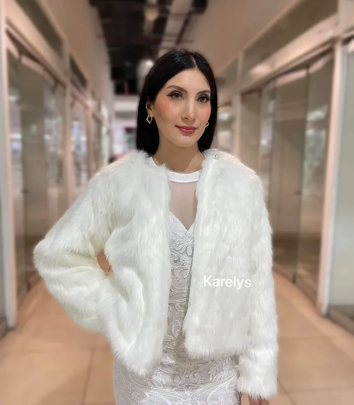 Abrigo blanco piel boda civil — miniatura 2