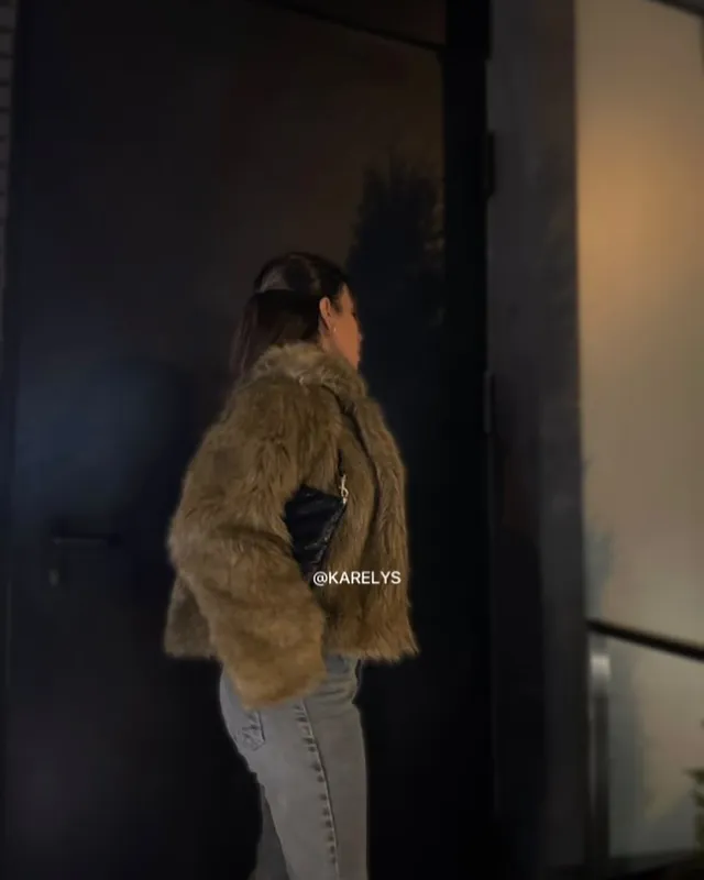 Abrigo pelo sintético beige marrón