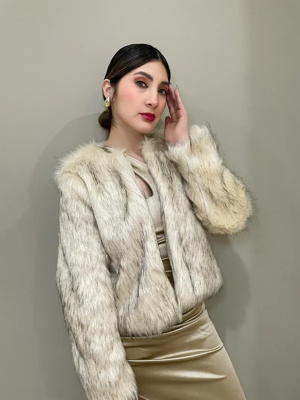 Abrigo de pelo elegante beige