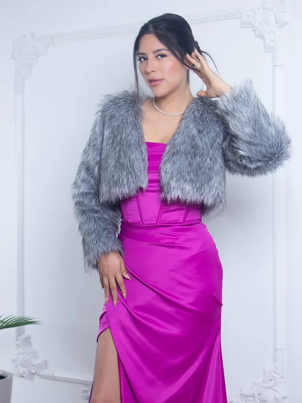 Abrigo de pelo gris plateado para eventos — miniatura 2